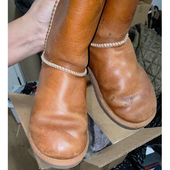 UGG AUSTRALIA CLASSIC SHORT LEATHER BOMBER BROWN CHESTNUT Size 7 - Picture 9 of 11